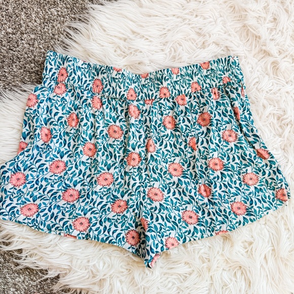 Forever 21 | Floral Pastel Shorts - Picture 3 of 3